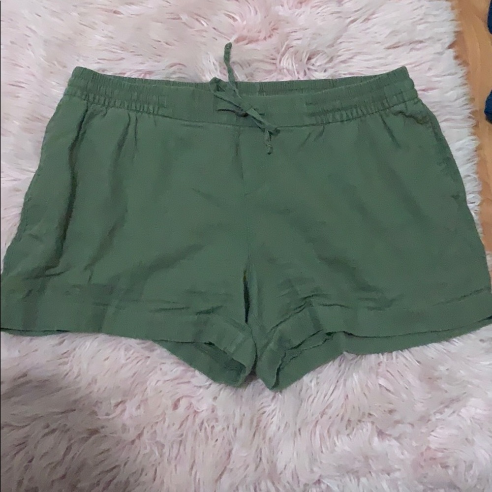 Green shorts 55% linen, 45% rayon/viscose